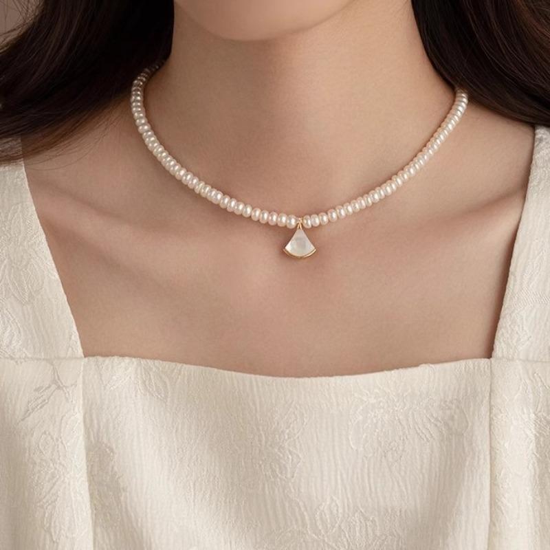Pendente per Gonna in Madreperla Naturale Collana di Perle - Semplice ed Elegante, Catena Lockbone - Lusso Leggero, Accessorio Collana a Catena con Perline di Nicchia