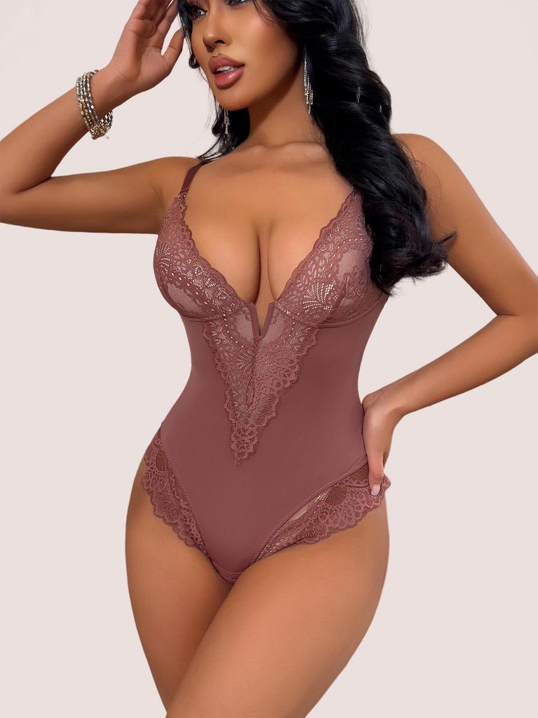 Hochwertige Damen Shapewear in Übergröße: Sexy Bodyforming-Bodysuit mit Bauchkontrolle und Hüftlift.
