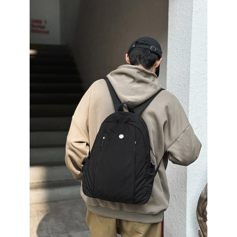 Casual and lightweight backpack New large-capacity travel backpack Student schoolbag