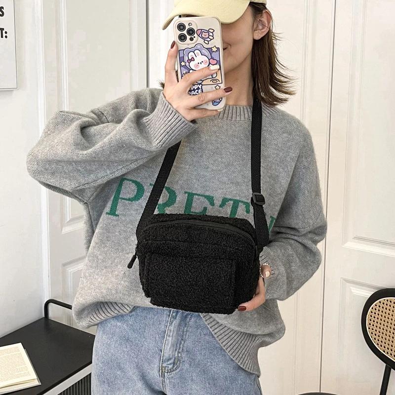 2022 New Plush Fabric Women's Shoulder Crossbody Bag Small Fashion Lambs Wool Fluffy Fur Winter Female Bag Designer Handbags