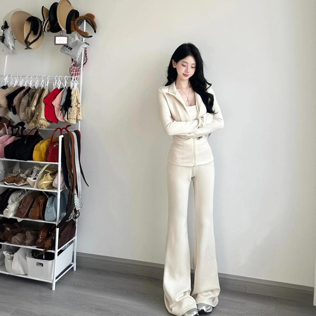 Korean Style Women's White Yoga Suit: Stand-up Collar Jacket & Flare Pants - Early Autumn 2025 Collection