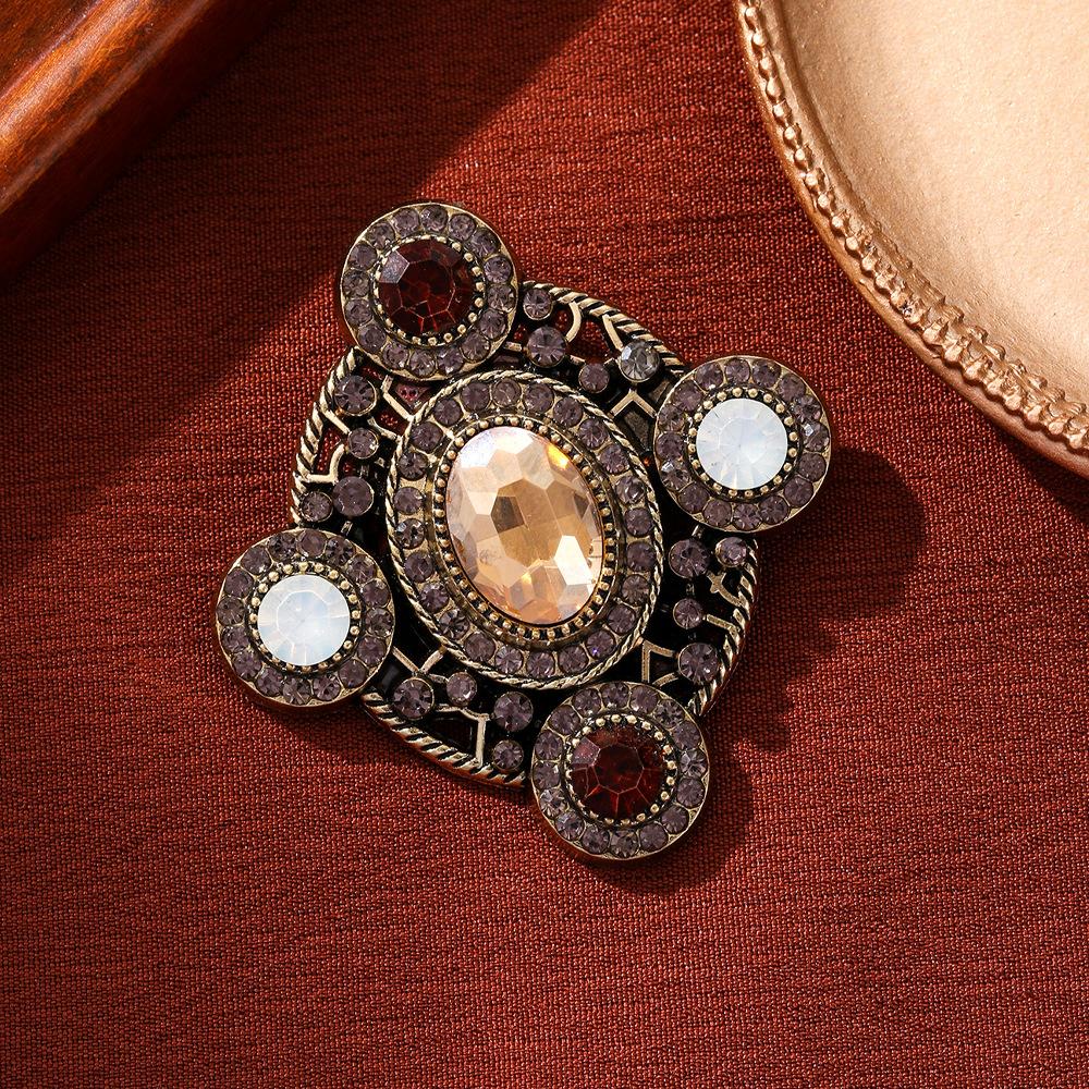 Retro Court Style Brooch Design Sense Niche Luxury Fashion Pin Brooch Wedding Supplies