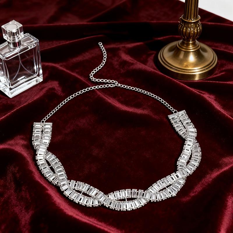 Twisted Irregular Necklace Ladies Summer High Sense Light Luxury Fashion Rhinestone Rectangle Clavicle Chain