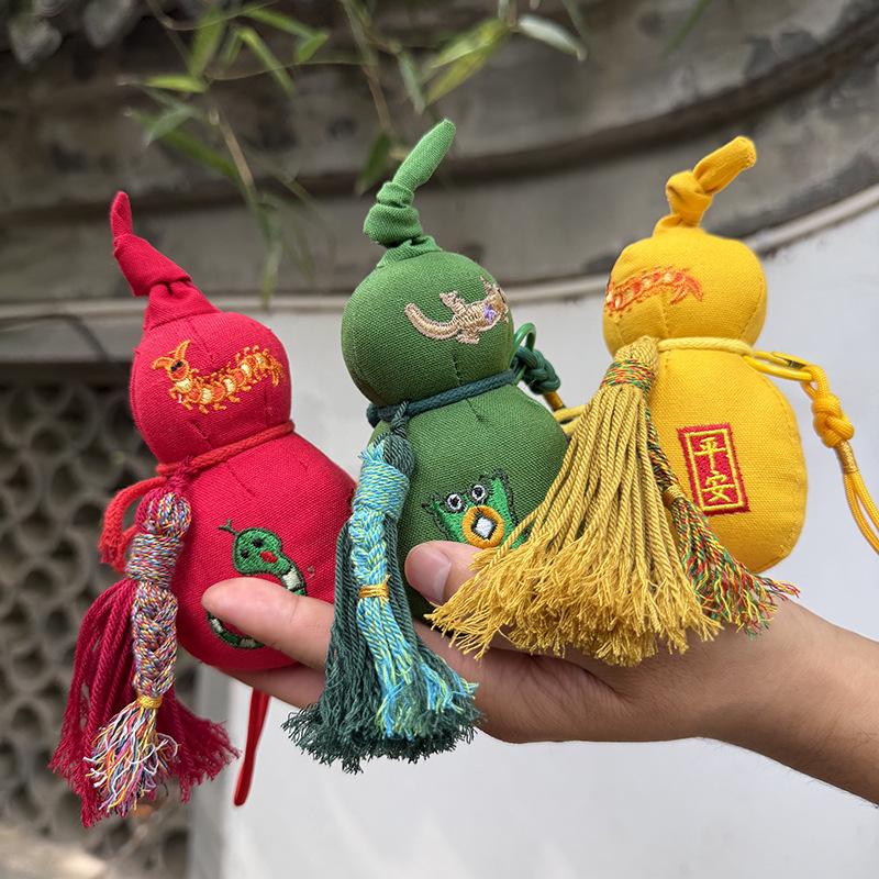 Embroidered Five Poisons Mugwort Sachet Gourd Pendant - Dragon Boat Festival Souvenir Gift