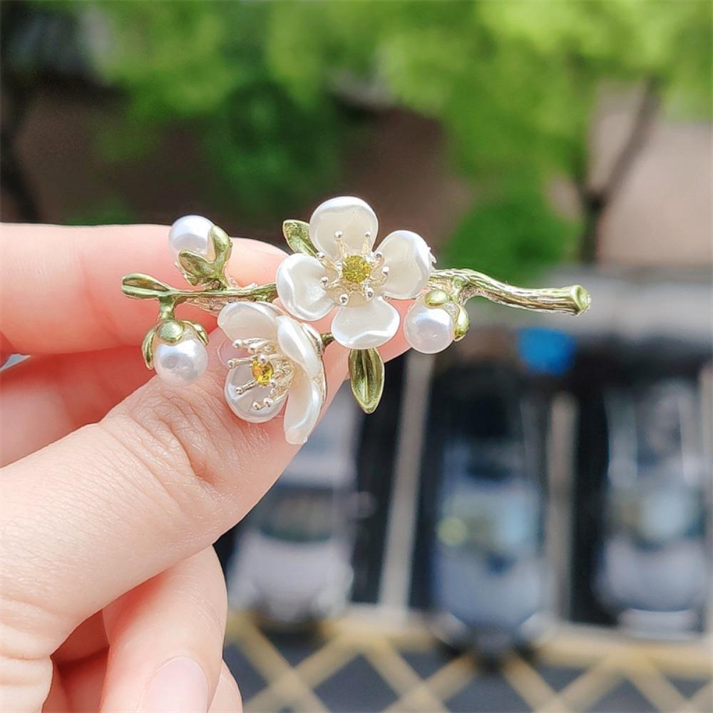 Exquisite Sweet Pearl Texture Jasmine Flower Plants Brooches for Women High Quality Party Daily Wear Banquet Temperament Jewelry