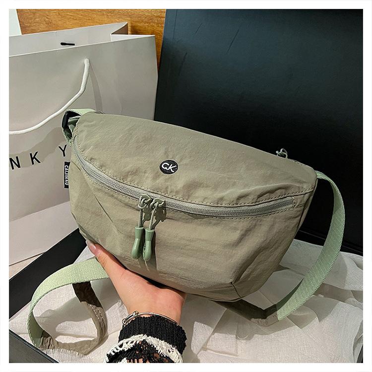 New ultra-light washed cloth bag women's 2025 new versatile shoulder messenger bag niche design Japanese breast bag women