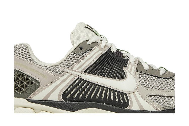 Nike Zoom Vomero 5 Cobblestone Flat Pewter (Women's) Sneakers