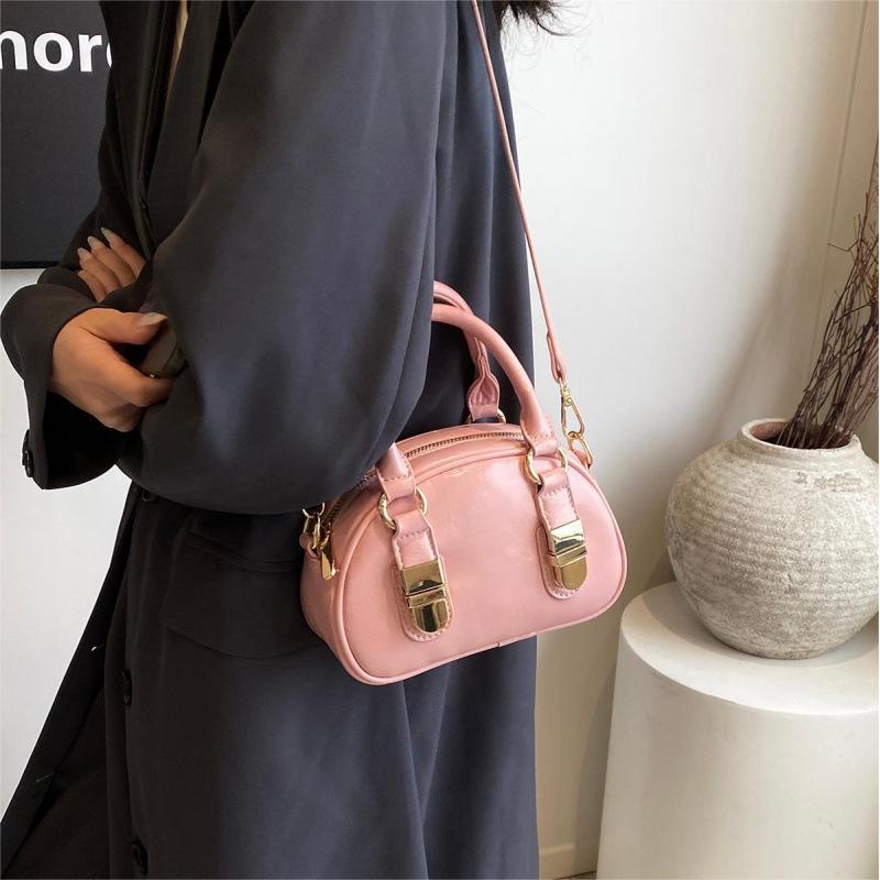 Korean portable bowling bag women's 2025 new niche retro shell bag high-end versatile messenger bag