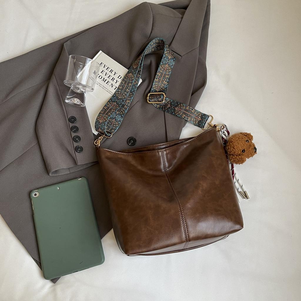 Retro Stitched Handbag Simple Fashion Bag Printed Shoulder Strap Shoulder Bag  with Puppy Pendant