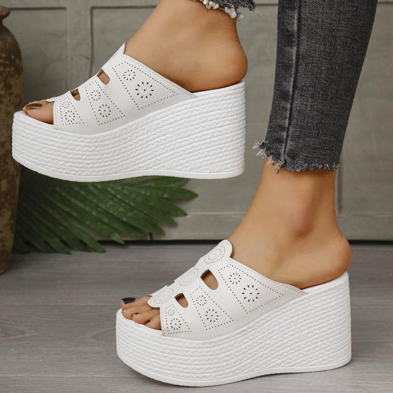 Large-size Platform Slippers for Women, New Arrivals in Spring and Summer, Fashionable and Versatile, Comfortable and Lightweight.