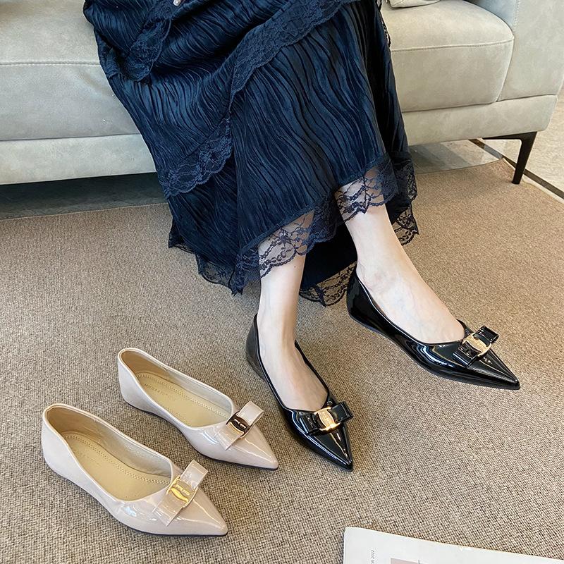 W828-90 Beautiful patent leather bow side empty sandals women's 2025 new sexy pointed not tired feet shoes