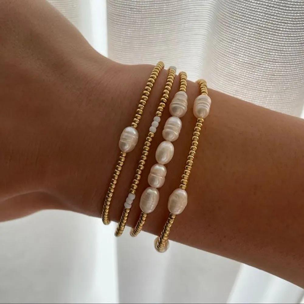 

Baroque Pearl and Gold Beaded Elastic Bracelet