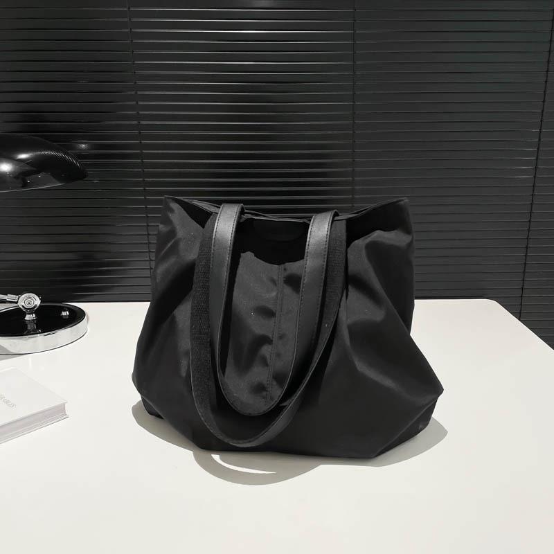 Chic And Spacious Canvas Tote Bag For Women Perfect For Casual Travel And Daily Use