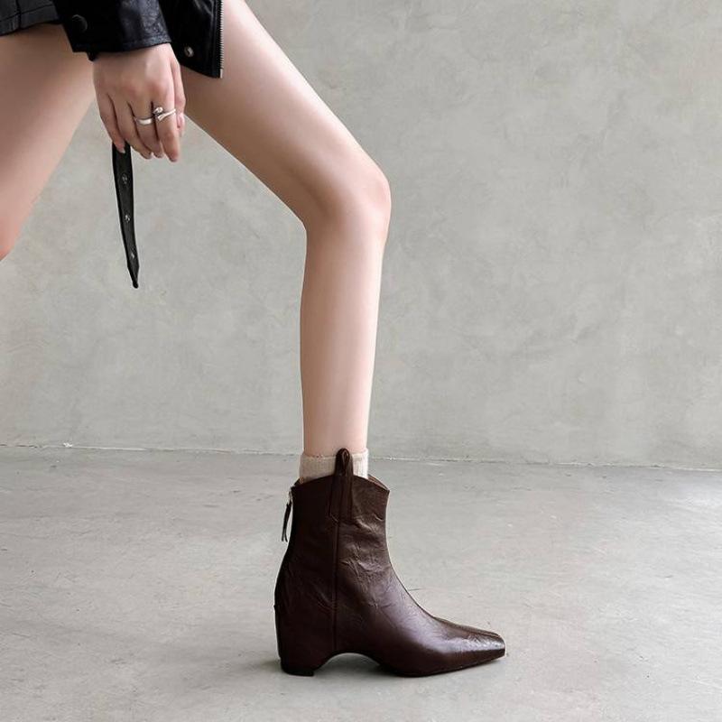 Autumn and winter leather women's leather boots versatile round head medium heel large size women's boots new rear zipper sheepskin low boots women