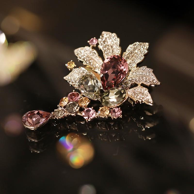 Vintage Floral Brooch With Austrian Crystal Embellishment Women Elegant Retro Pin Accessory
