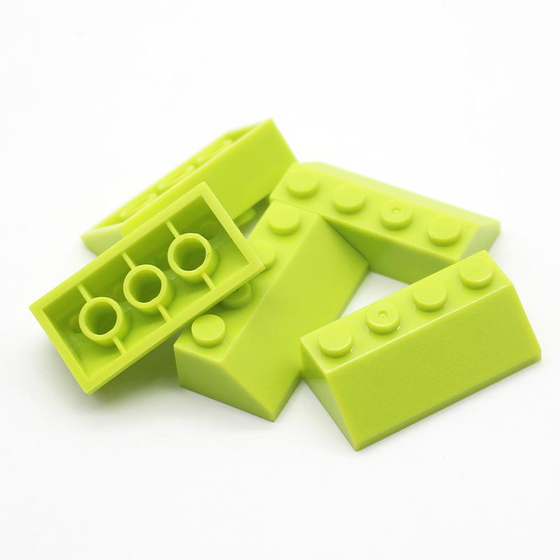 100 ks MOC Tehla Sklon 45 2x4 3037 DIY Vzdelávacia Stavebná Kocka Kompatibilná s Assembles Častice Hromadné Hračky