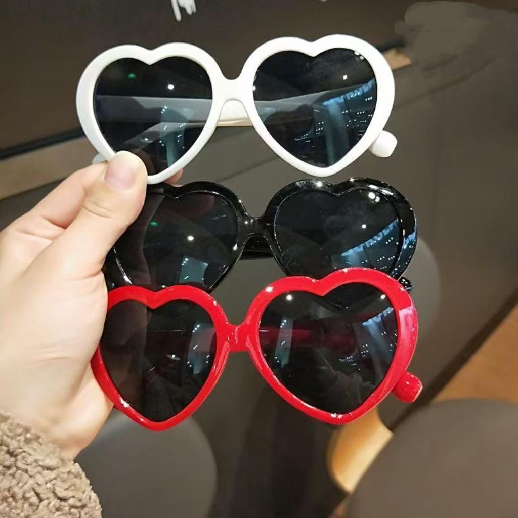 Love Heart Shaped Diffraction Glasses Watch Lights Change to Heart Shape At Night Women Fashion Sun Glasses