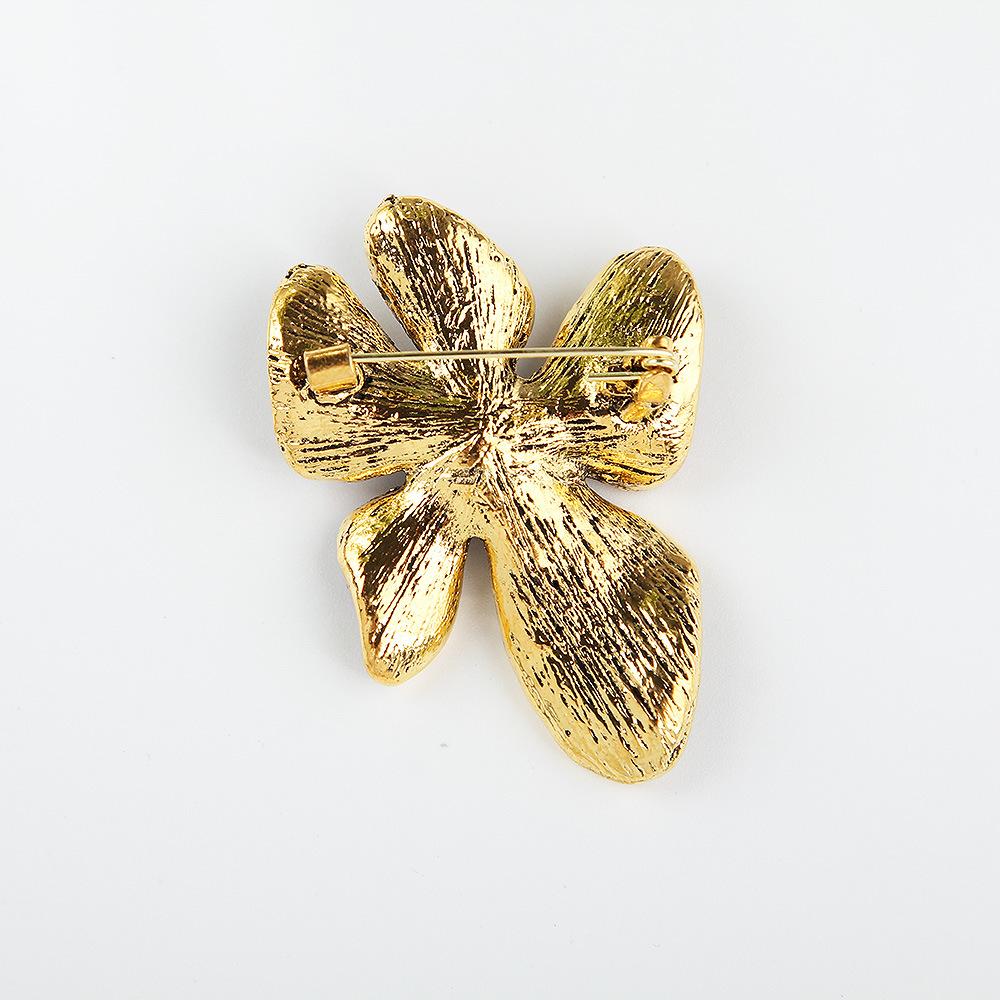 Light Luxury Retro Alloy Full Diamond Flower Brooch Elegant Ladies Dress Corsage Jewellery Plant Pin Perfect Gift for Couples