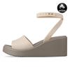 Crocs Dámské kotníkové sandály na klínku S Brooklyn Shitake 209406 2dS