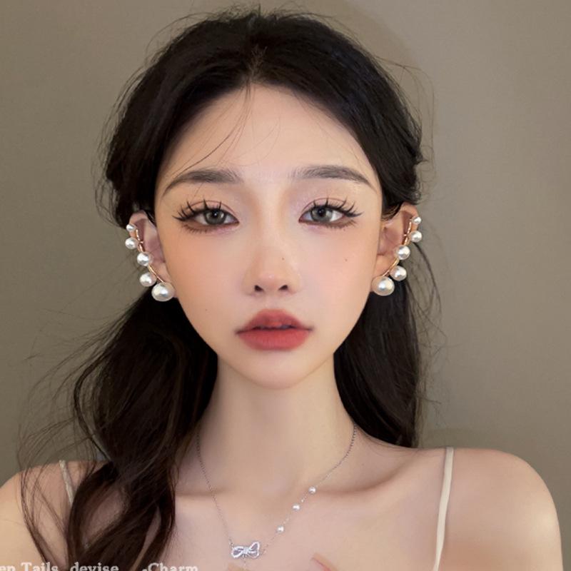 2023 High-End French Pearl Earrings: Light Luxury, Unique Design for Women