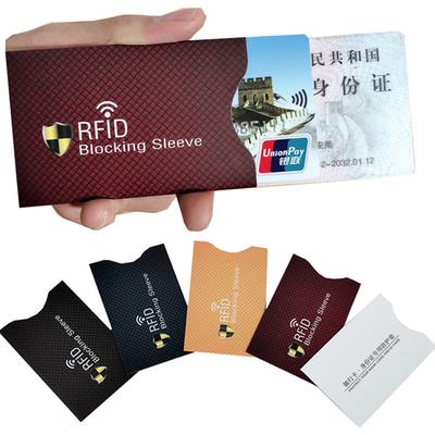 Anti-Diebstahl-RFID-Kreditkartenschutz, der den Karteninhaber blockiert, deckt den Schutz der Bankkartenhülle ab