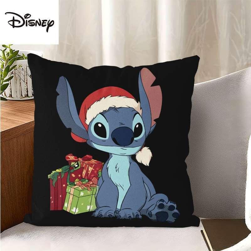 Disney Christmas Adventures: Mickey and Minnie accompany you to warm up the winter pillow room