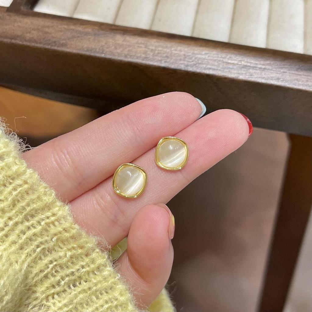 High-End Cat's Eye Stone Stud Earrings for Women, Niche Design, S925 Silver, Versatile and Elegant