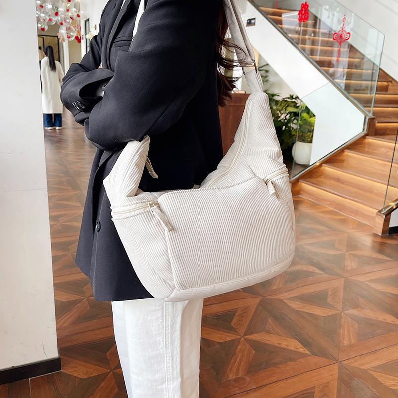 Niche design messenger bag large capacity dumpling bag women's shoulder bag casual women's bag simple sports commuter backpack