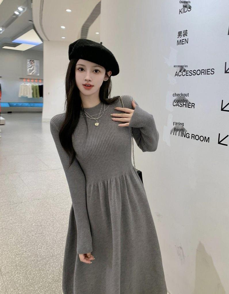 French Red Semi-High Neck Knit Slimming Dress - Long-Sleeved Autumn/Winter Fashion for Women