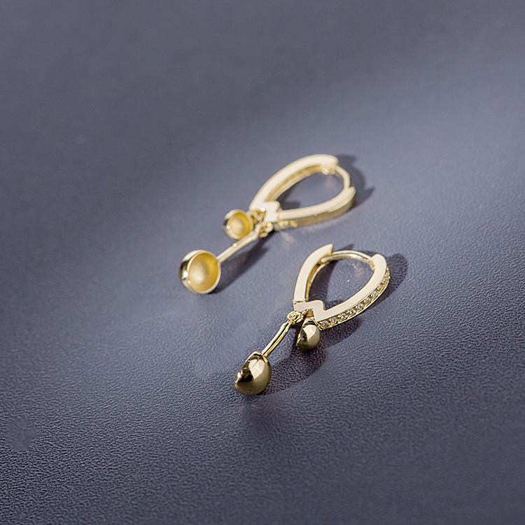 Elegant High-End Women's Gold-Plated S925 Sterling Silver Ear Cuffs with Diamond Accents - Versatile Pendant Earrings