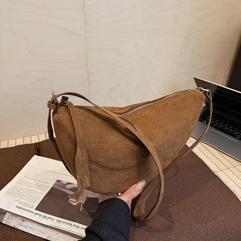 

Матовая ретро сумка женская большой вместимости новая осень-зима нишевая на плечо сумка-мессенджер сумка-седло сумка-пельмень коричневый