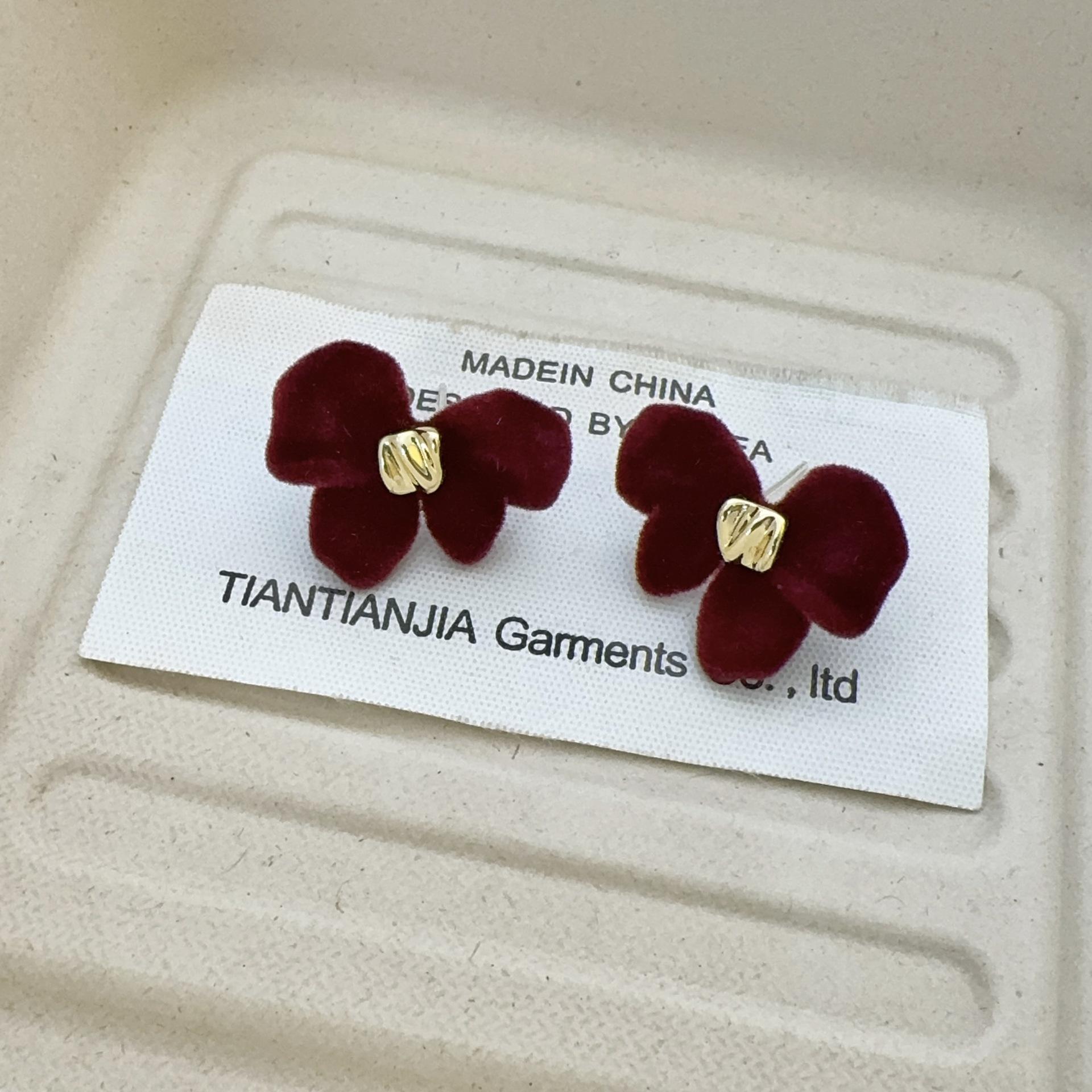 Gold Glitter Bowknot Stud Earrings - Women s Fashion, Versatile Light Luxury for Autumn & Winter