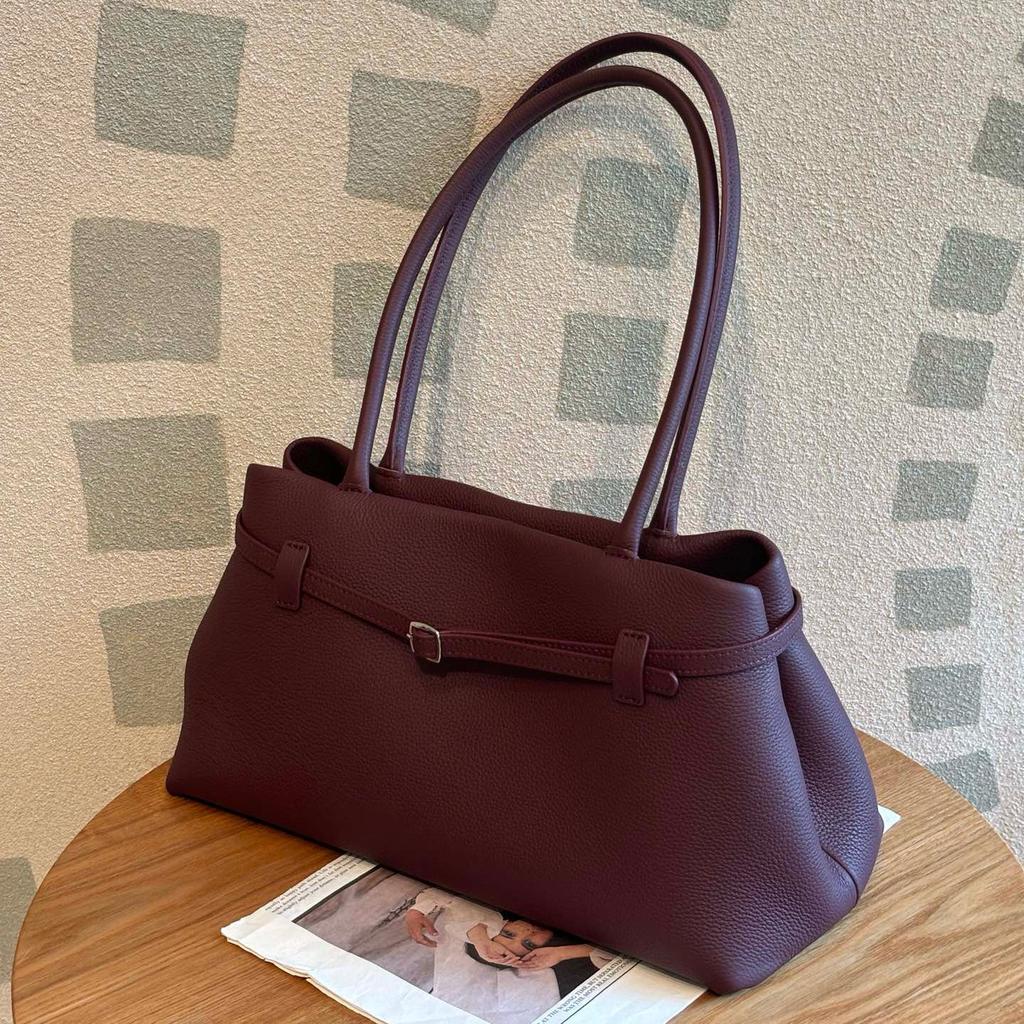 Belt small lock, first layer cowhide tote bag, genuine leather shoulder bag, fashionable large-capacity baguette bag, minimalist women's bag