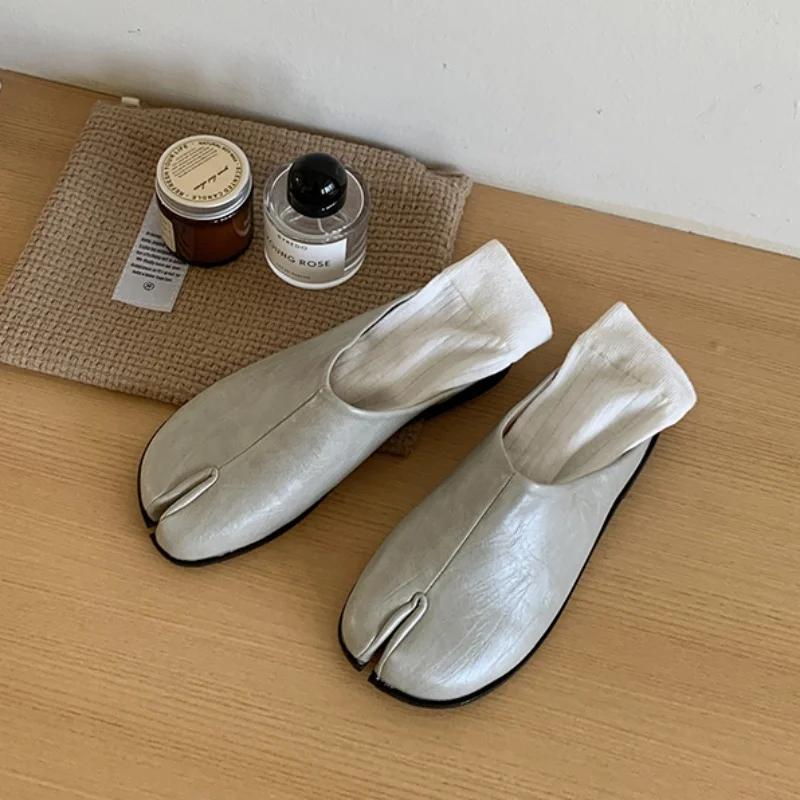 Fashion Women Split Toe Fur Slippers Tabi Ninja Slip On Flats Round Toe Shallow Lazy Boat Slingback Mules Shoes Soft Warm Loafers Flats