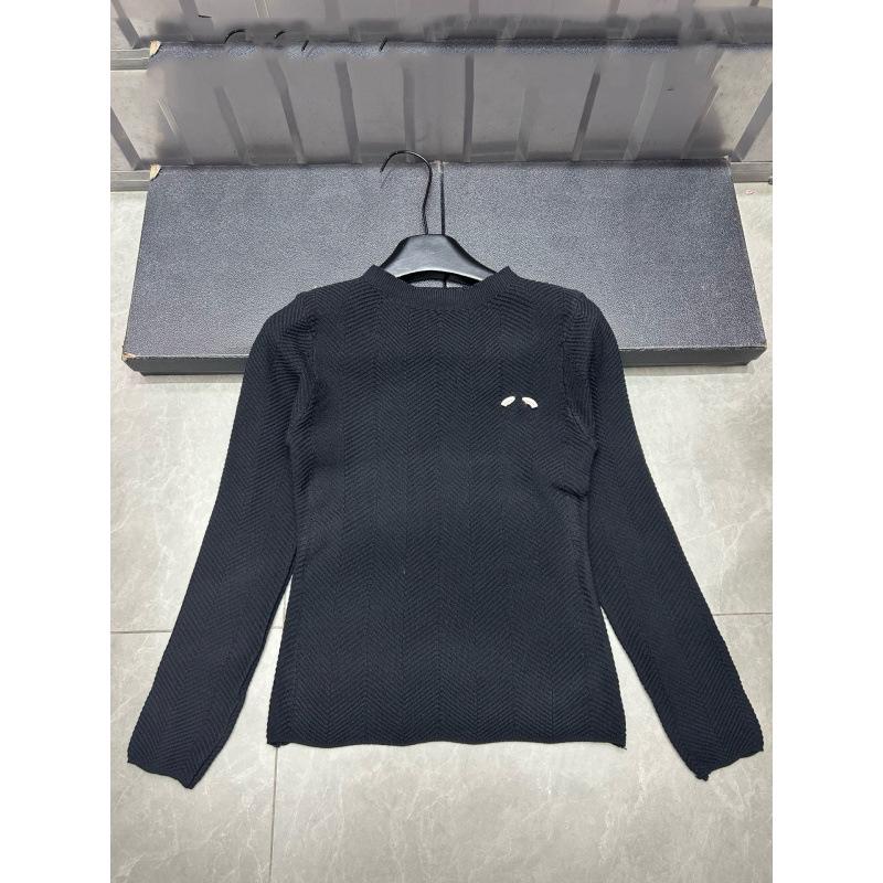 2026 Spring Round Neck Knit Long Sleeve Casual Top with Brooch