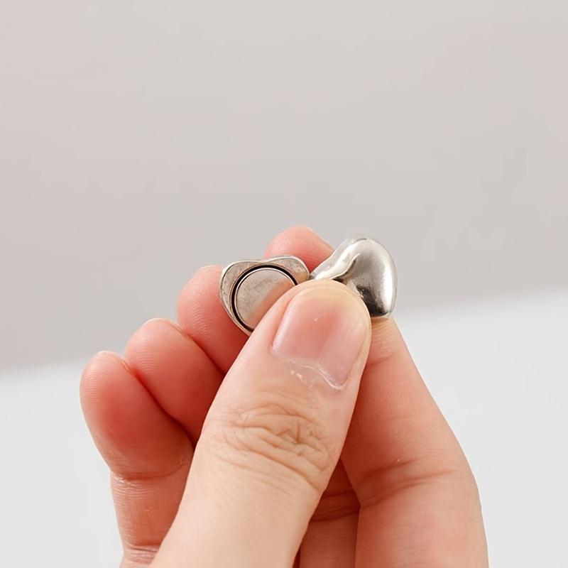2 Stück Modischer Herzförmiger Magnetischer Befestigungsclip, Mehrfarbiger Abnehmbarer Magnetischer Druckknopf, Geeignet zur Befestigung von Hemden, Kragen, Hosenbeinen, Manschetten, Schals