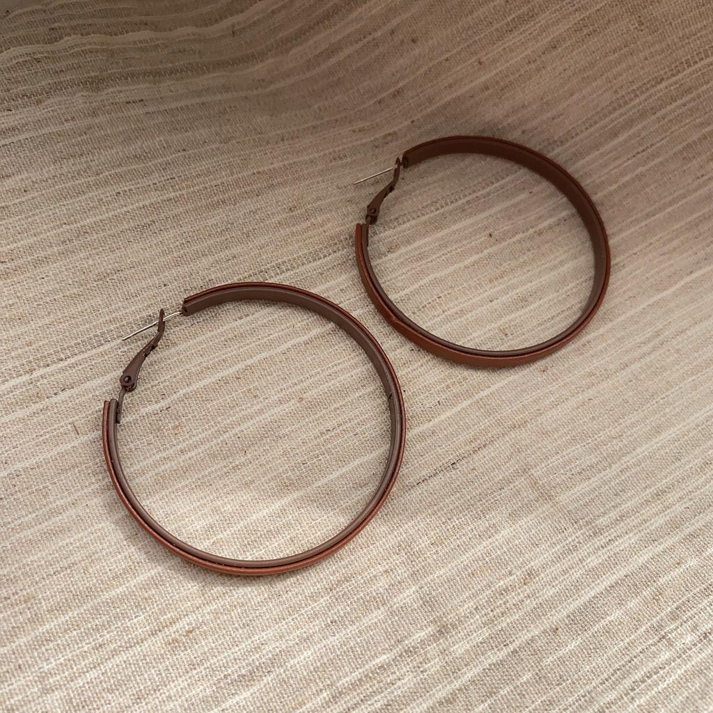 Classic Leather Metal Large Circle Earrings Women'S Niche Design Sense Advanced Temperament Small Fragrant Wind Earrings Earrings