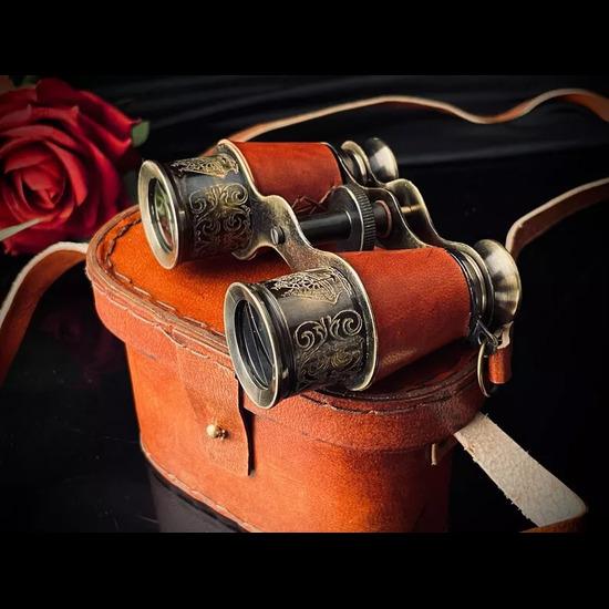 

Вінтажний морський 4-дюймовий бінокль з твердої латуні з червоною шкіряною обкладинкою та шкіряною коробкою