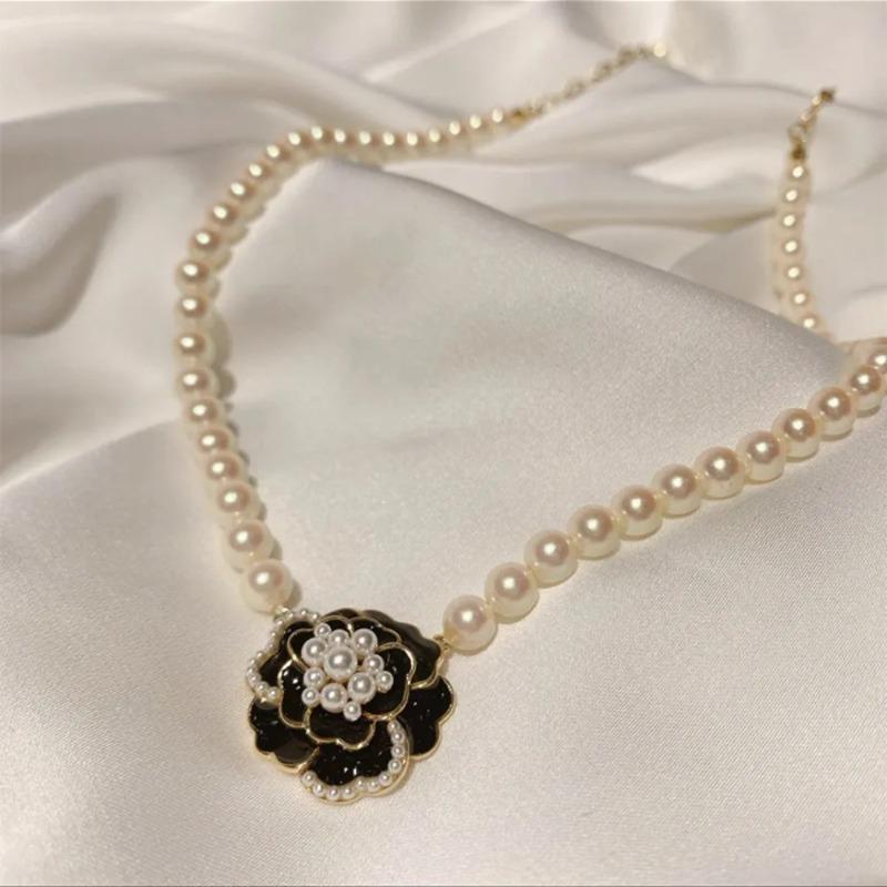 Charmante Perlen weiße Kamelie Anhänger Halskette Damenmode Schlüsselbein Kette Schmuck Zubehör Geschenk