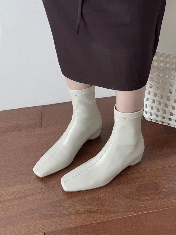 Autumn and winter new square head thick medium heel short boots fashionable and simple rear zipper fashion short boots women's boots