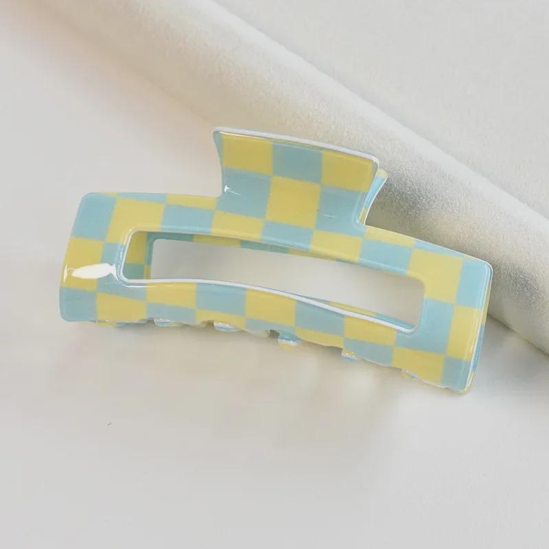 Chic Checkered Hair Clip: Sweet, Textured, Medium Shark Style