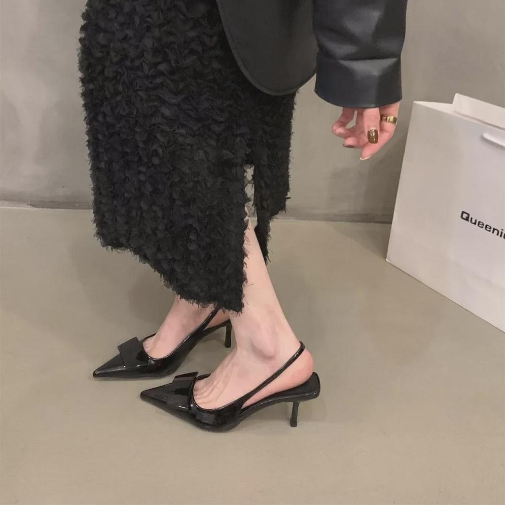 Escarpins Noirs de Niche à Bout Fermé - Printemps/Été 2024 Style Féerique