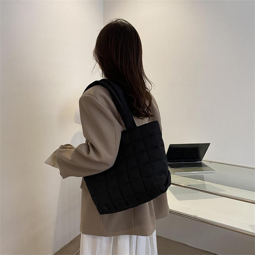 Minimalist Quilted Puffy Tote Bag Large Capacity Crossbody Bag Trendy Padded Shoulder Bag for Women Handbag for Daily Commute