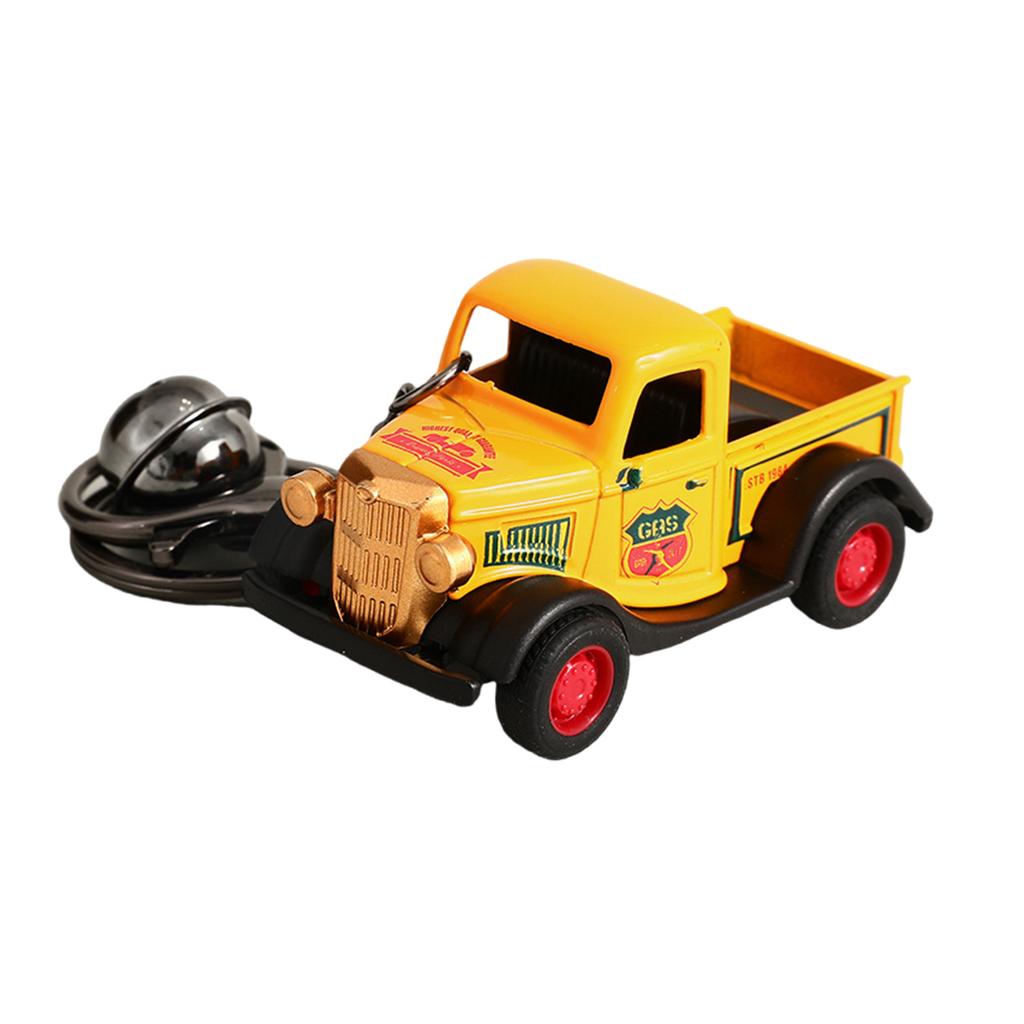 Vintage Car Inspired Keychain Accessory For Men And Women Perfect For Auto Enthusiasts And Fashionable Bag Decoration