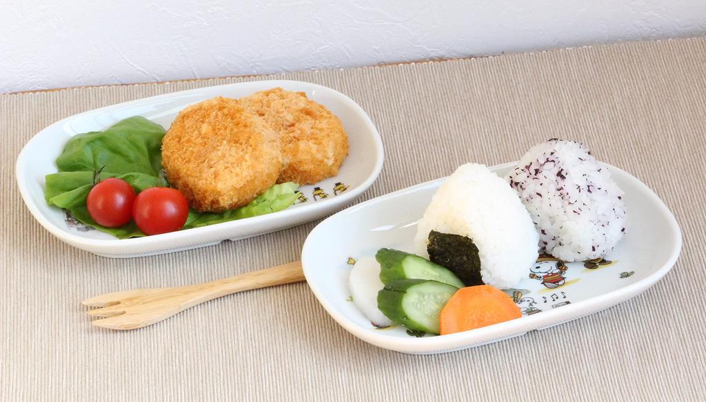 Shimizu Ceramics Snoopy Oval Germany Set of 2 3870067 Plates, & Mexico, Designs,