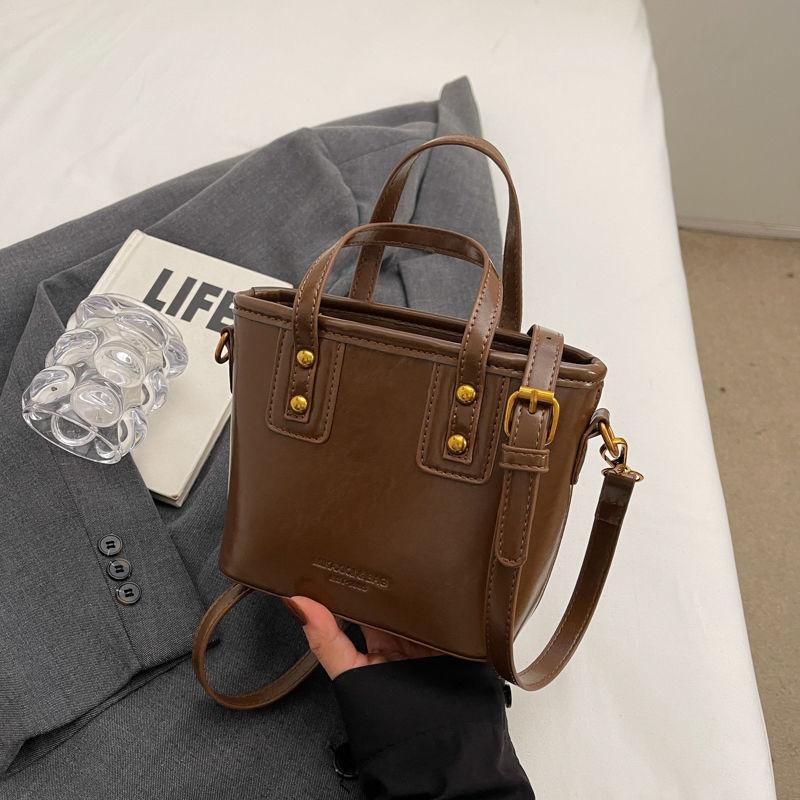 High-end Small Bag Women's 2025 New Autumn and Winter Versatile Messenger Bag Fashion Super Fire Portable Bucket Bag