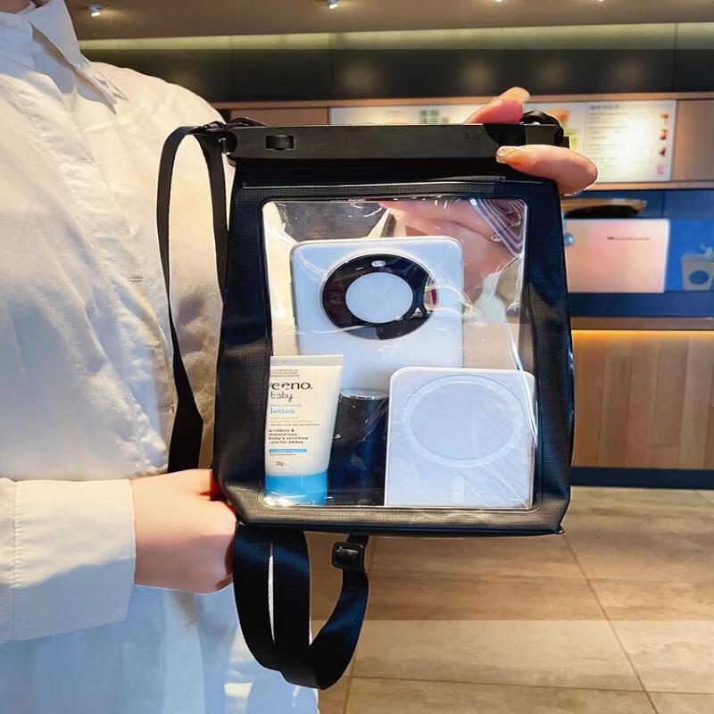 Large Capacity Touchscreen Waterproof Phone Pouch