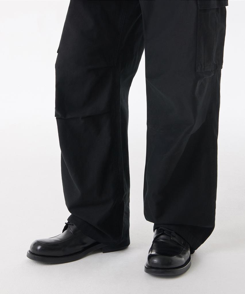 Musinsa Standard Back Satin Parachute Cargo Pants [Black]
