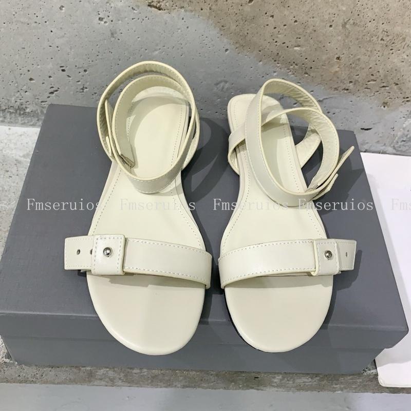 Summer Fashion Women Flat Sandals Ankle Strap Genuine Leather Rivets Buckle Concise Design Fashion Beach Holiday Casual Shoes