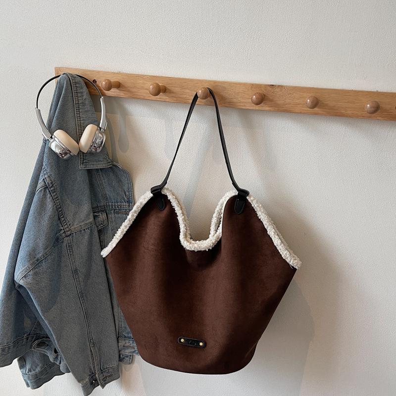 

Retro canvas bag women s large capacity 2025 autumn new foreign style single shoulder child and mother bag texture commuter tote bag